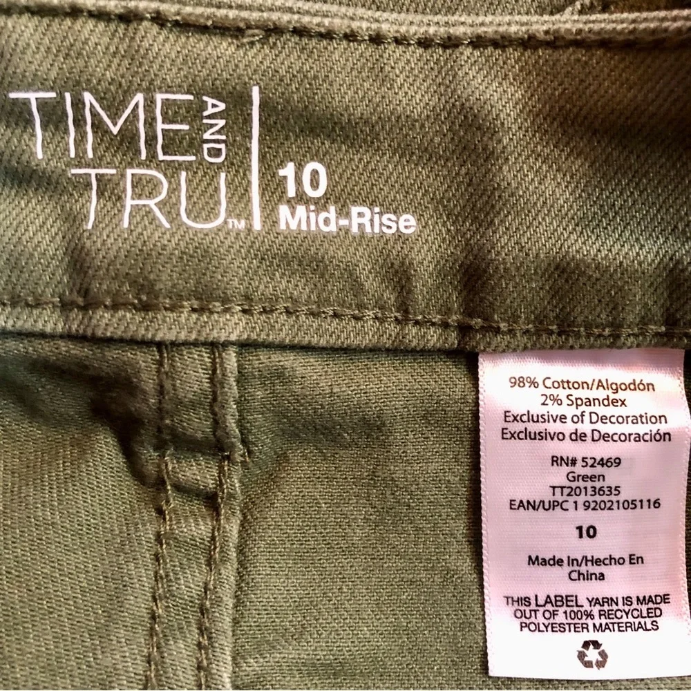 NWT Relaxed Fit Distressed Cuffed Olive Green Capris (10)
